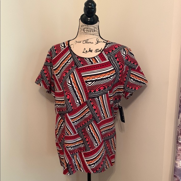 Kim Rogers Tops - Kim Rogers NWT Geometric Multicolor Top (Coral Combo)